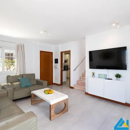 233 - Geny By Now Ltd * Playa Blanca (Lanzarote)